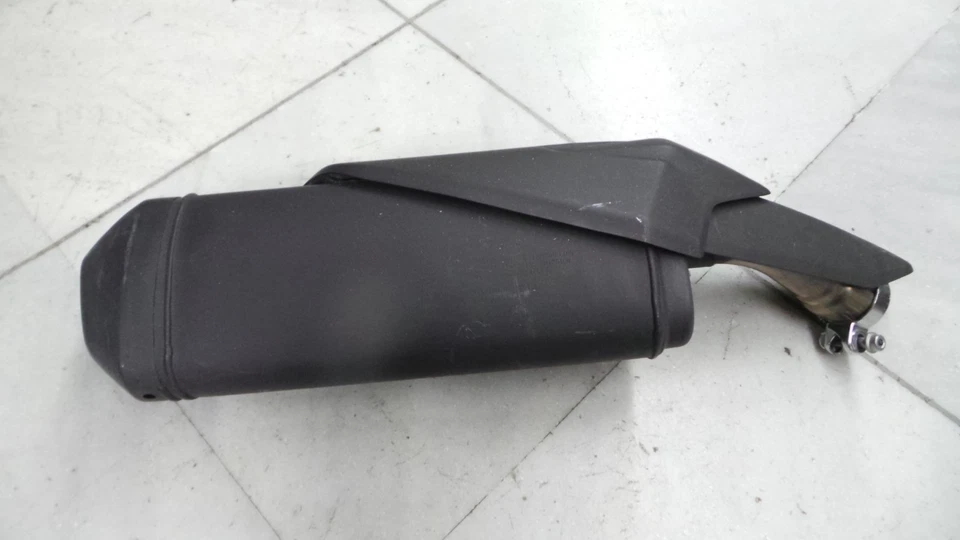 SILENCIADOR SILENCIADOR TRASERO SUZUKI GSXS 750 Z MUY BUEN FABRICANTE ORIGINAL MIRA MIS FOTOS POR FAVOR Foto 3 de 4