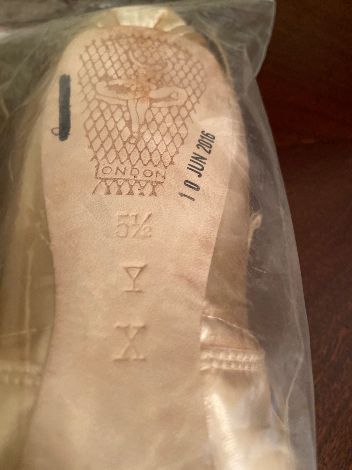 FREED OF LONDON POINTE SHOES ~ SIZE 5 1/2 WINE GLASS X ~ NEW