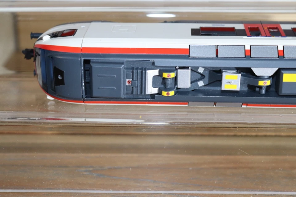 Liliput L133999 Regionaltriebwagen 524 FLIRT der SBB - Bild 4 von 4