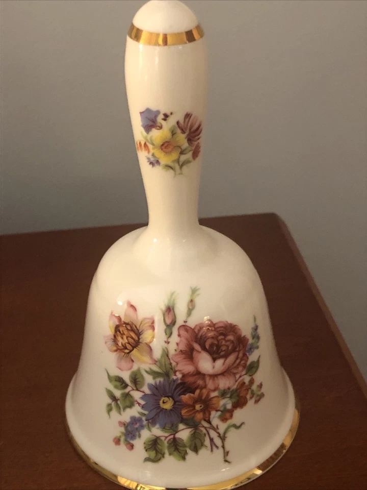 Lote De Colección 6 Campanas Coleccionables Porcelana Cerámica Damas Flores Pájaros Foto 3 de 4