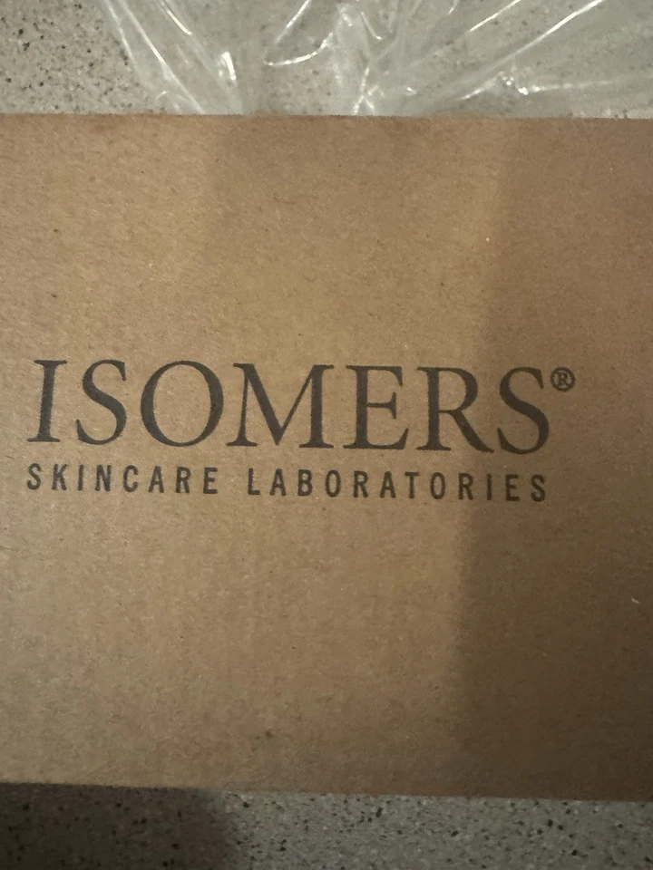 Isomers Skincare Vitamin C Day & Retiniacin Night Renewing Skin Brightening Duo Foto 2 de 2