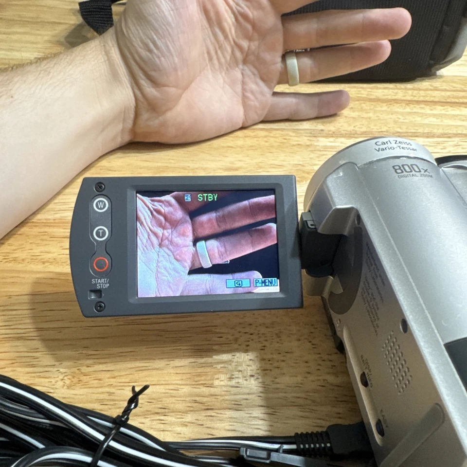 Sony Handycam DCR-SR40 HDD With Charger  And Bag Tested & Working - Image 4 of 4