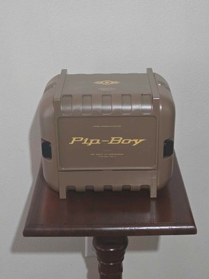 Fallout 4: Pip-Boy Collector s Edition PS4, Game and All Items Included