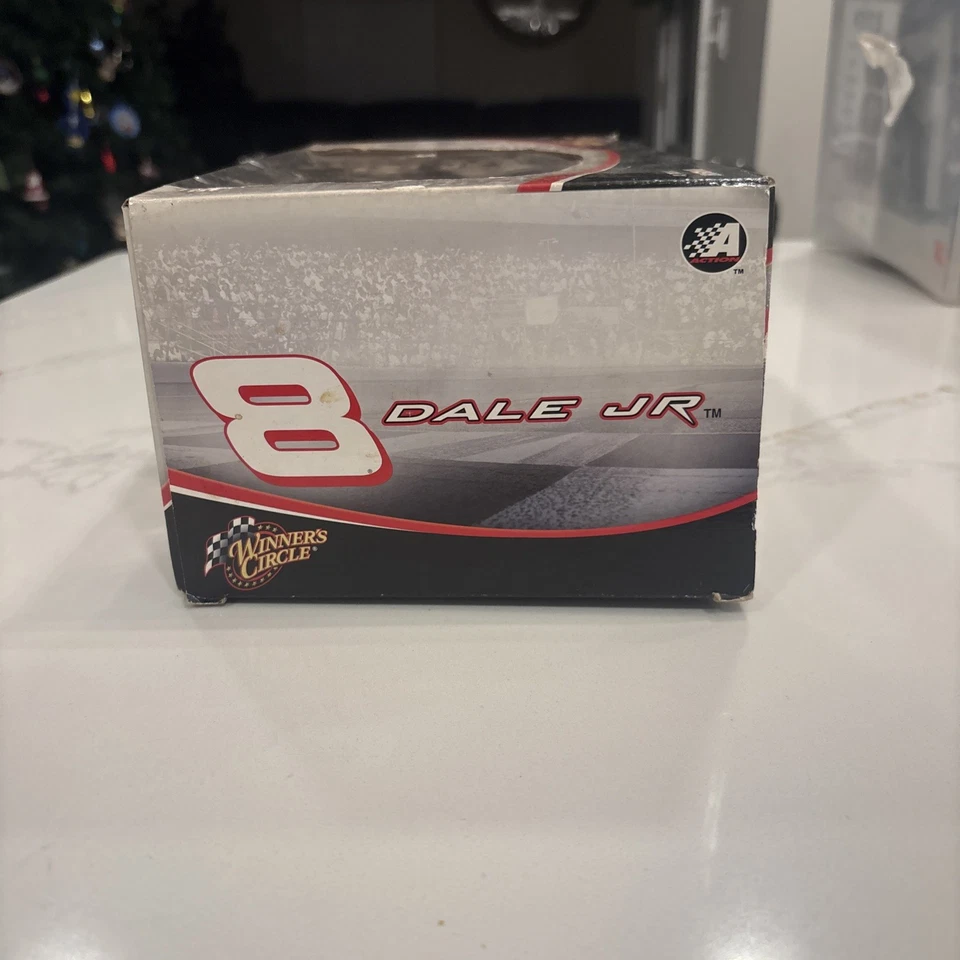 DALE EARNHARDT JR. #8 2006 WINNER'S CIRCLE 1:18 SCALE DIE CAST NEW IN BOX - Image 2 of 4