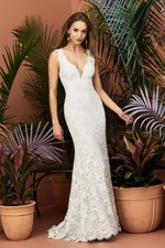 Wtoo by Watters wedding dress. size 2/4. FitnFlare. *Never Been Worn*