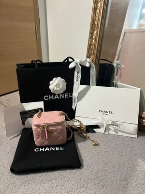Sac Chanel – Mini Vanity en cuir matelassé rose - Photo 1/4