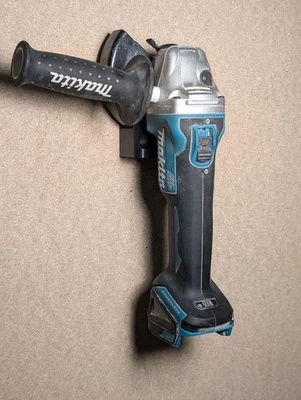 TLS Makita DGA 504 18V Flex Winkelschleifer Wandhalter Halter Halterung Wand
