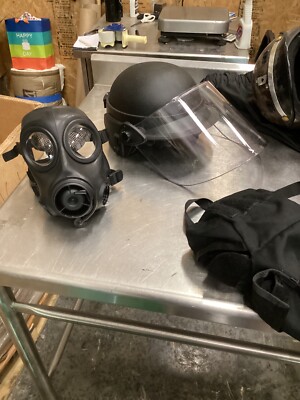United Shield IIIA Ballistic Riot Helmet, AVON FM12 Gas Mask #2, Case ...