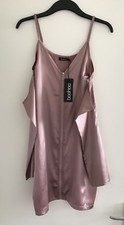 BNWT Ladies Boohoo Pink Rose Vera Cold/Off Shoulder Satin Shift Dress - Size 8