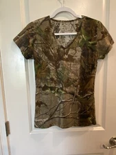 Lady Belle Ranger women’s shortsleeve V-neck Camouflage Tee, Size S/M