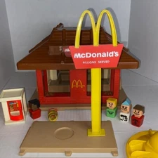 Vintage 1974 Playskool McDonalds Restaurant PlaySet Familiar Place 430/Accessory