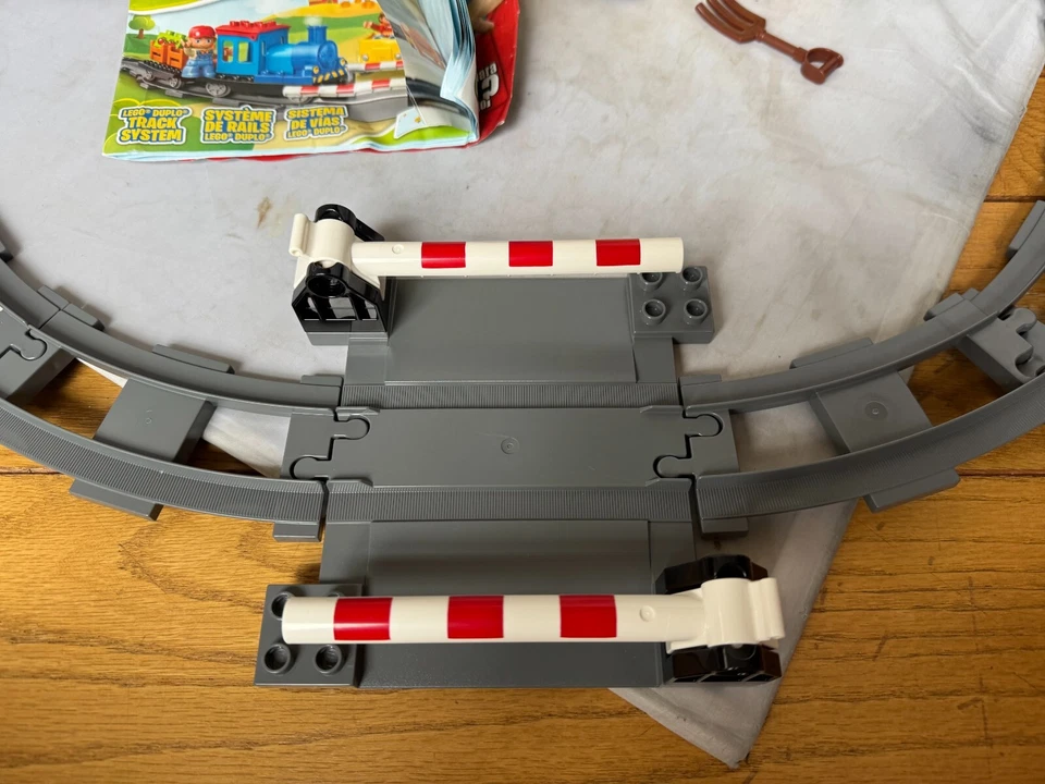 Juego de vías de tren de empuje Duplo 10810 camión granja manzanas árbol cruce completo con caja Foto 4 de 4