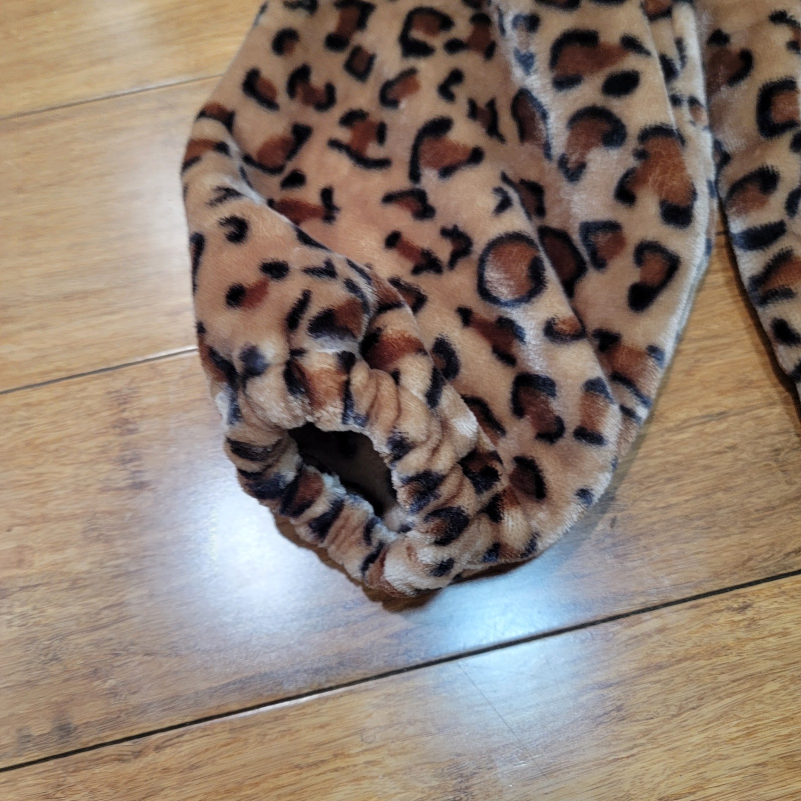 THROWZY MARLO LORENZ Dark Leopard Pattern Pullove… - image 9