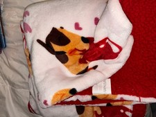 Soft Dog Print Fleece Blanket Throw   Cozy Puppy Design Red White Pink