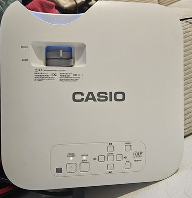 Casio XJ-F210WN Beamer Projektor LED-Laser 2xHDMI neuwertig