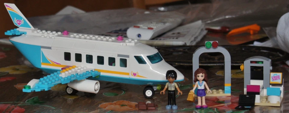 LEGO Friends 41100 Heartlake Private Jet, photo 1 sur 2