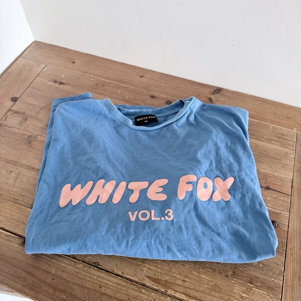 White Fox Gym Casual T-Shirt Size M/L  Womens Blue Crew Neck Short Sleeve Vol 3
