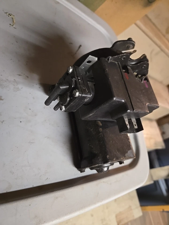 1967 CHEVROLET CAMARO WINDSHIELD WIPER MOTOR 2 SPEED 4 TERMINAL Type E Turbo 400 - Image 2 of 4