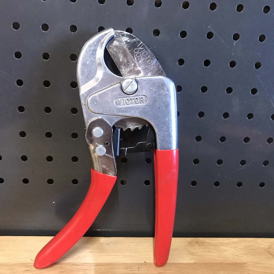 VICTOR VP-30  PVC Pipe Cutter  1/2” -1”  Cutting Capacity 13-2976  - Image 2 of 4