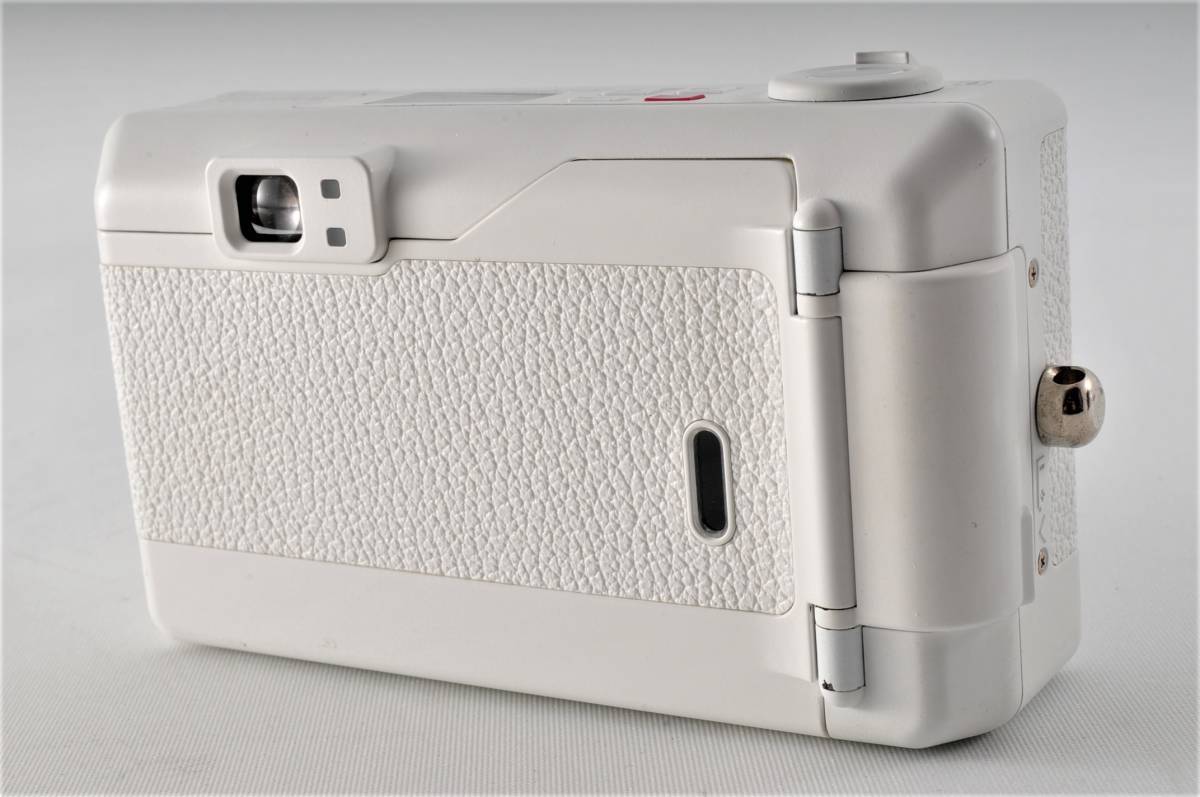 Fujifilm Natura Classica White Limited Edition Color Compact Fujifilm Natura Classica White Limited Edition Color Compact