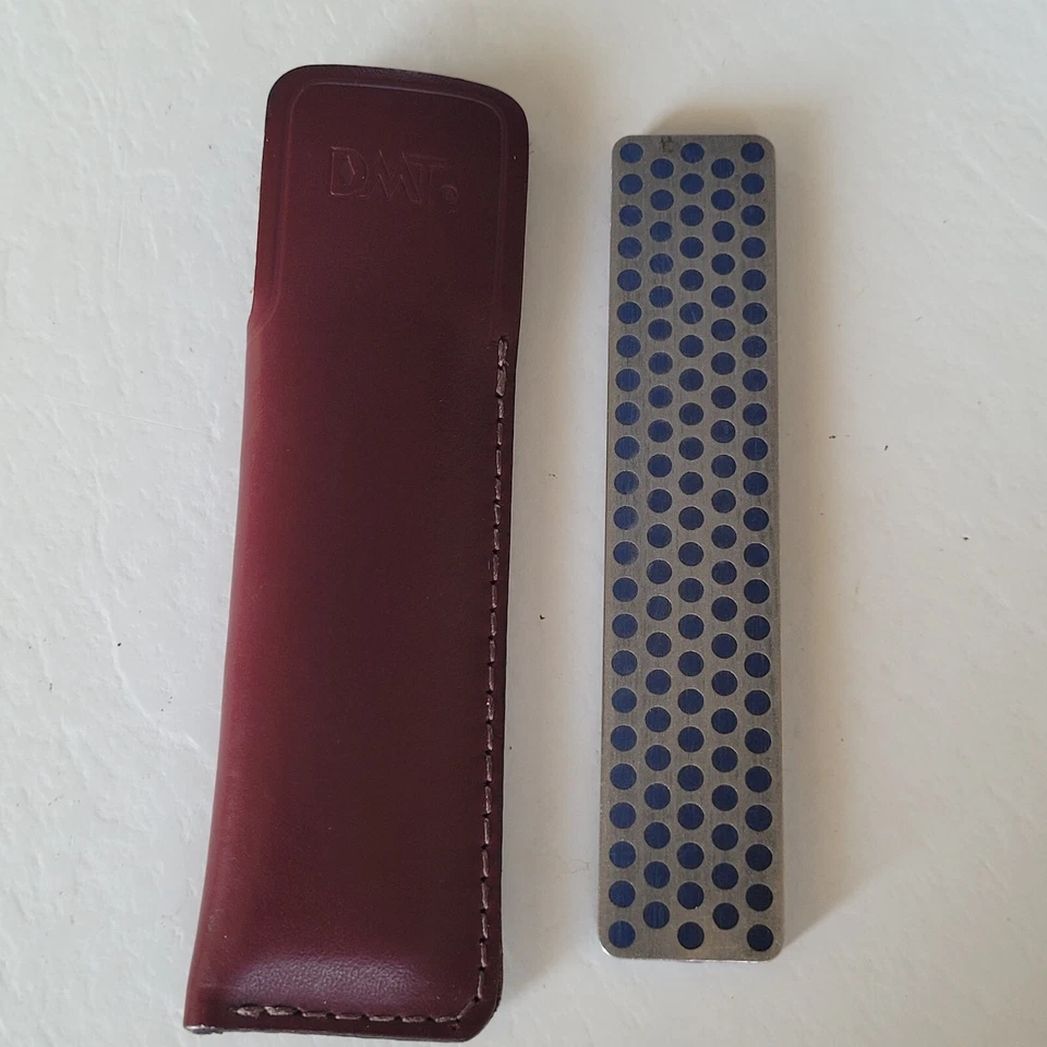 Afilador de cuchillos de diamante DMT Pocket Hone 4 X 7/8 grano extra grueso con funda de cuero Foto 2 de 4