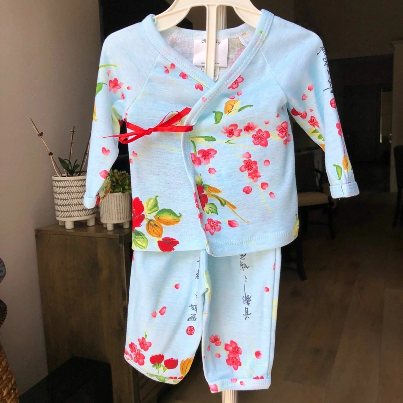 New 9Mo Kimono Set Blue Floral Infant Babies Girl Baby Shower Gift Girls Infants
Opens in a new wind