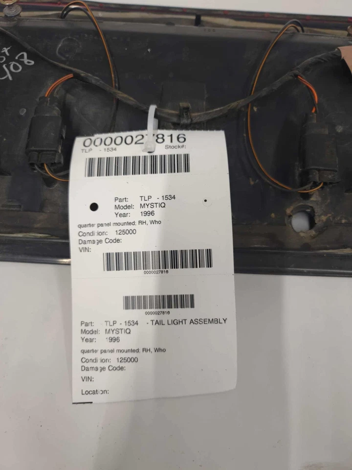 Conjunto de luz trasera central Mercury Mystique 1995-98 con matrícula Foto 3 de 3