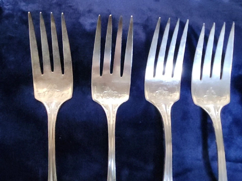 4 Community Silver Plate 1910 SHERATON Pattern Salad Dessert Forks Oneida - Image 2 of 4