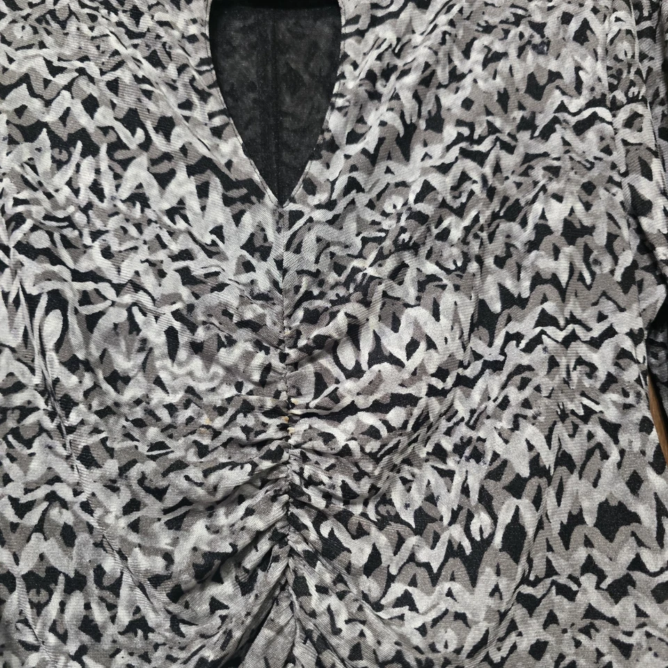 Blusa Top Gris Manga Larga Acanalada Estampado Abstracto Grande Cable & Gauge para Mujer Foto 4 de 4