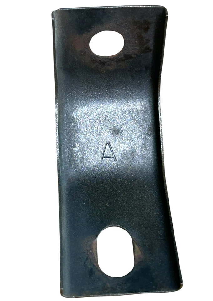 SOPORTE DE SOPORTE PARA GUARDABARROS A RADIADOR ORIGINAL GM USADO 1982 1992 CAMARO # 10070595 Foto 3 de 4