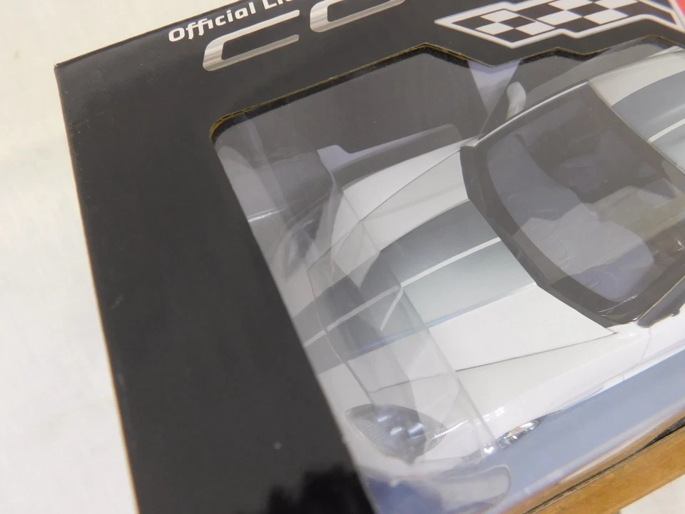 NEW AMT 1/25 SCALE 2013 CORVETTE 60TH ANIV COUPE PROMO MODEL ERTL - Image 4 of 4