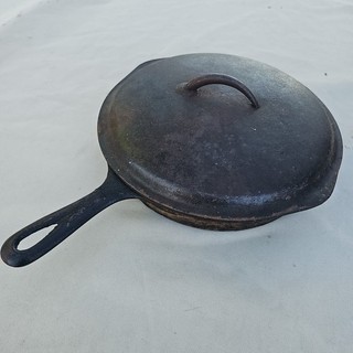 Griswold #8 704 Small Logo Cast Iron Skillet W/ BSA? Basting Lid Vtg USA