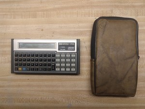 U19714 Vintage Hewlett Packard HP71B Calculator w 4k Memory 32k Ram Case G3D
