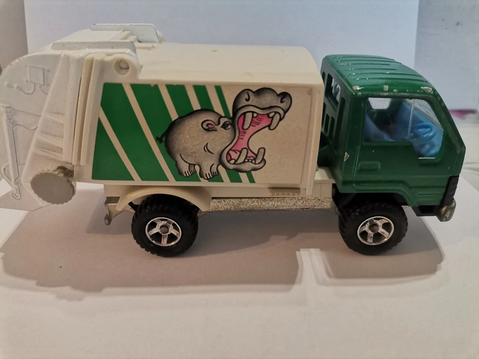 Majorette 1/35  Toyota camion poubelle Camion Immondizia Old Vintage Truck Metal - Immagine 2 di 4