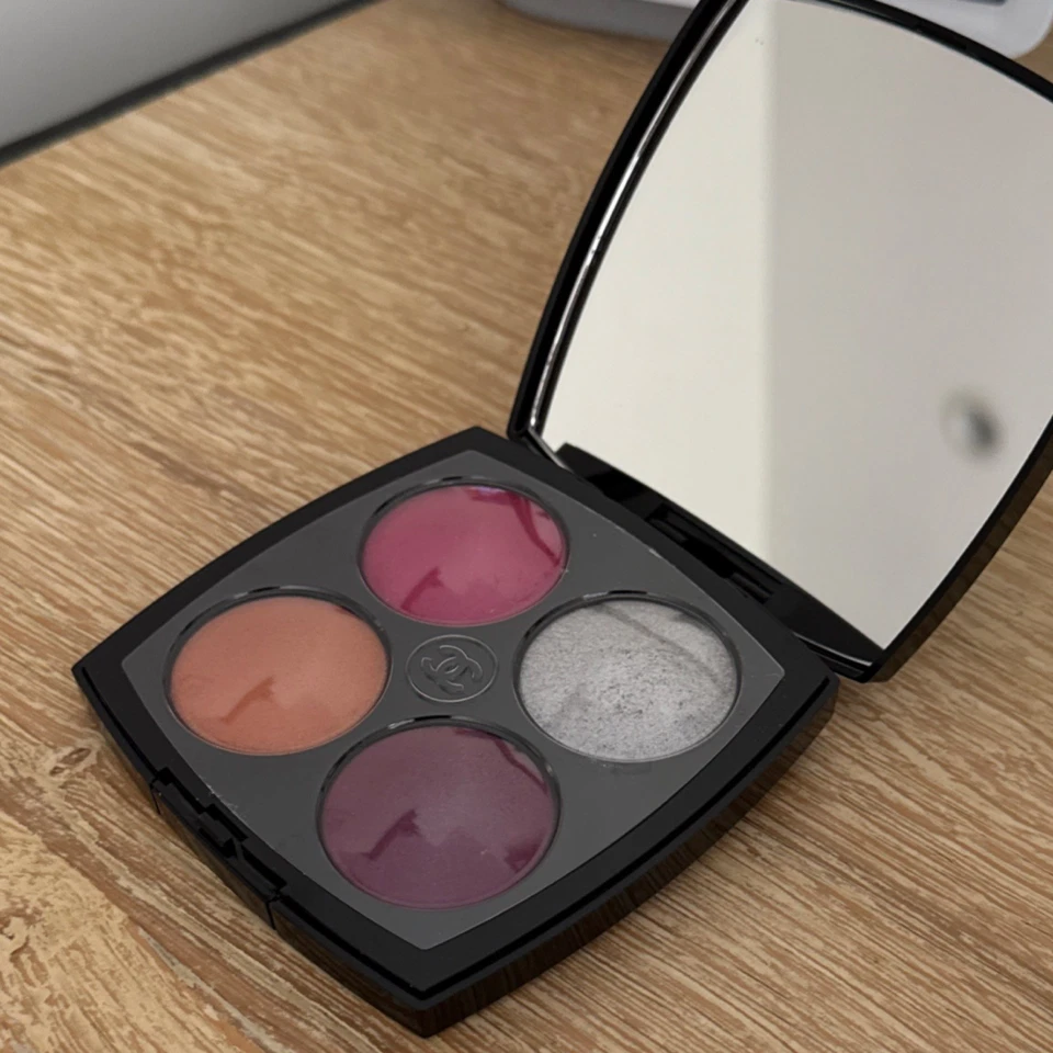 Paleta de sombras quad CHANEL prata rosa roxo cobre prensado pó - Imagem 4 de 4