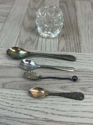 Salzkessel aus Glas & vier Salzlöffel - Vintage Sammlerstücke - Geschirr