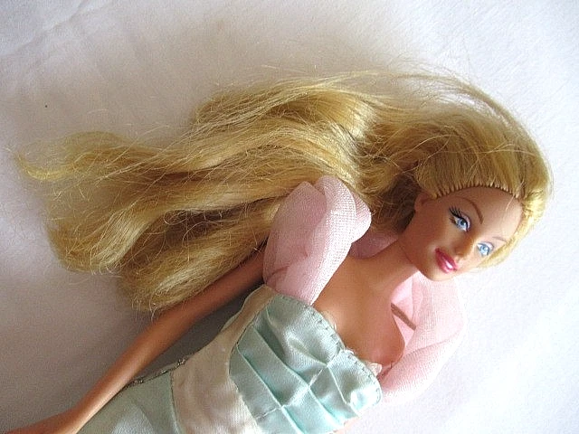 BARBIE en TENUE DE SIRENE des années 90 -72-1-8 - Photo 3/4