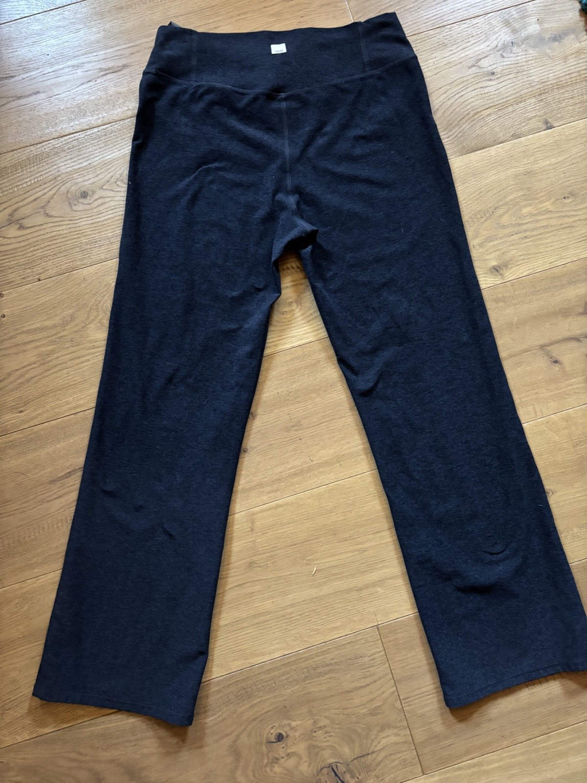 Vuori Mid-Rise Slim Bootcut Pants in Midnight Heather - Medium