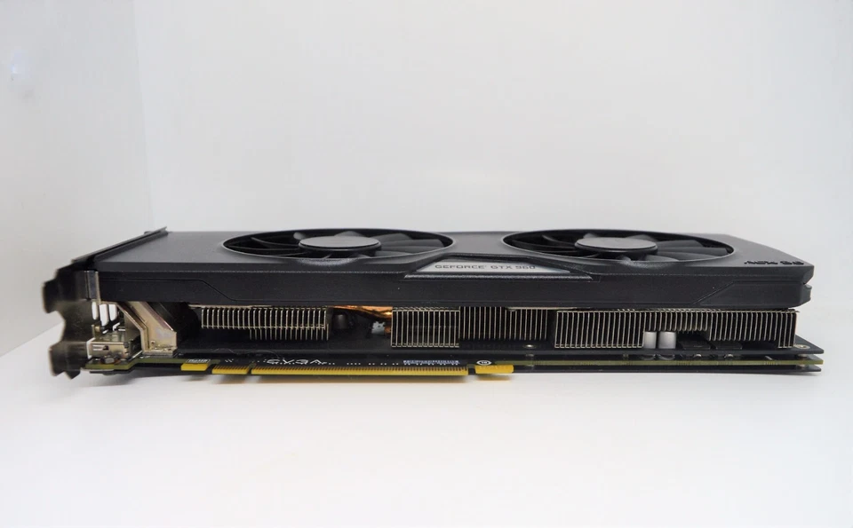 Tarjeta de video EVGA nVIDIA GeForce GTX 960 4 GB | 04G-P4-3967-KR probada Foto 3 de 4