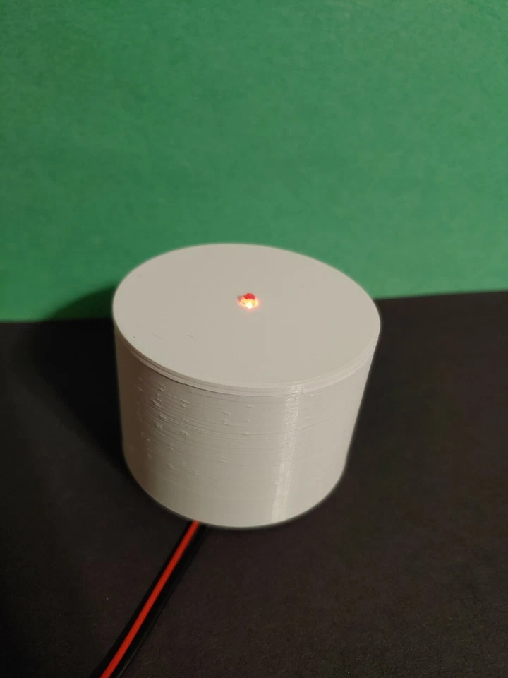 4-pack N scale 1:160 30ft flat top Oil/Water storage tanks w blinking Red LED - Image 2 of 4