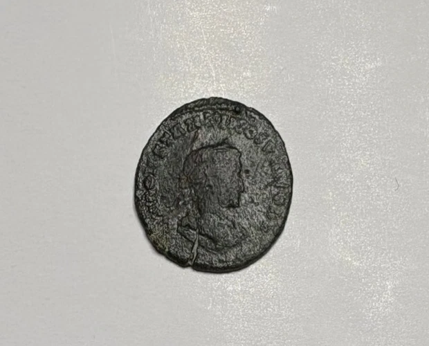 Roman Coin Constantine II Two Angel Victories Altar Captives Rare Mint LVG Lyon  - Image 3 of 4