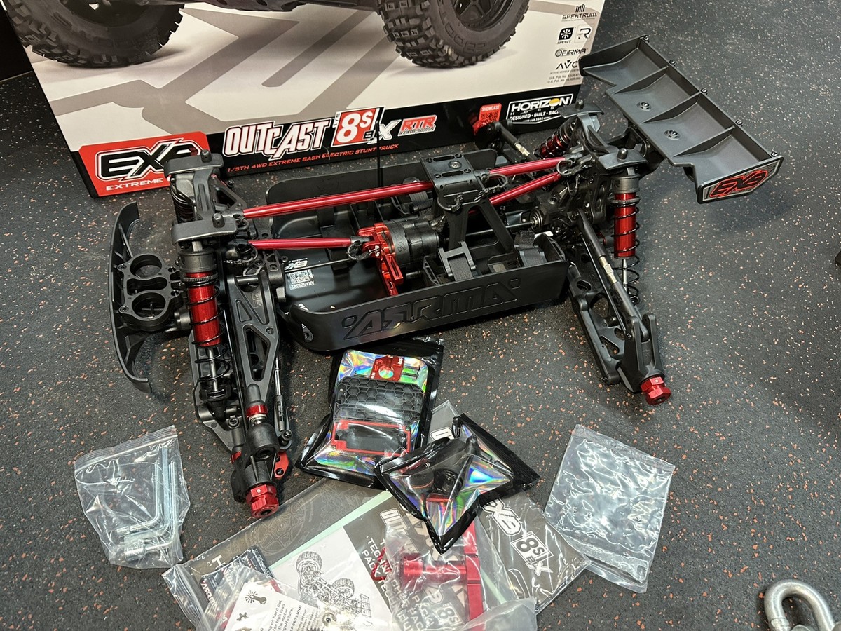 ARRMA 1/5 OUTCAST 8S BLX EXB Brushless Stunt Truck RTR