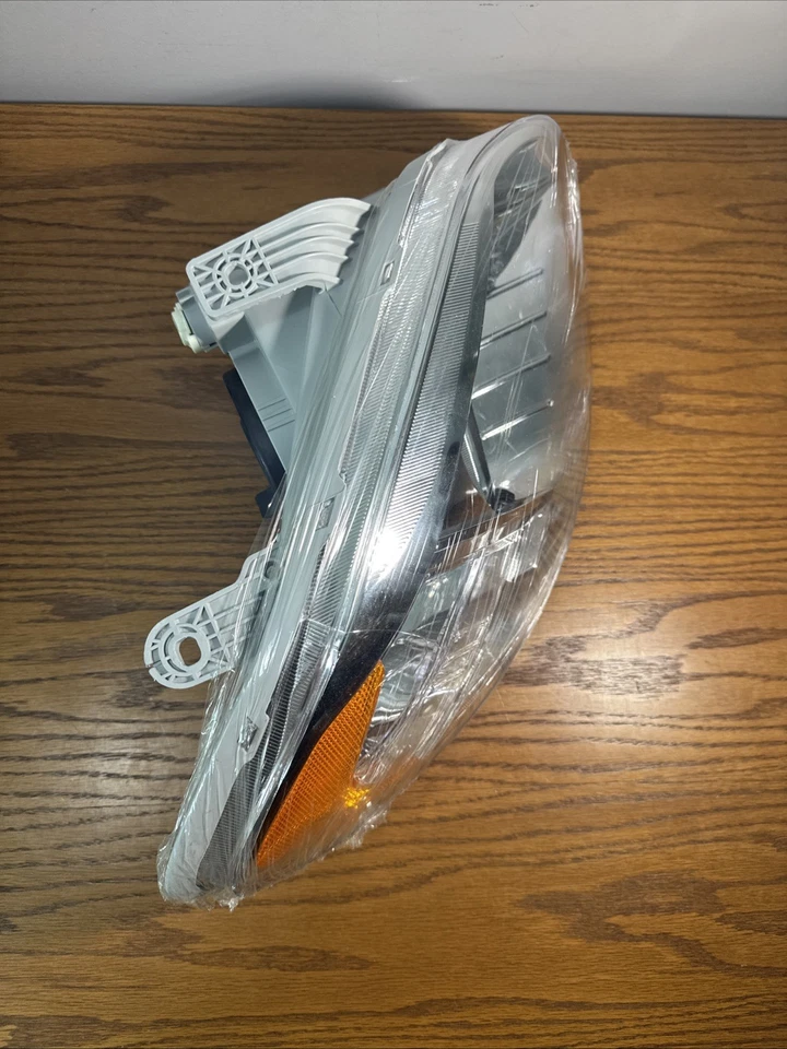 Dorman GM428-B001R Fits 2007-2011 Chevy Aveo 4dr Headlight Passenger Side Foto 3 de 4