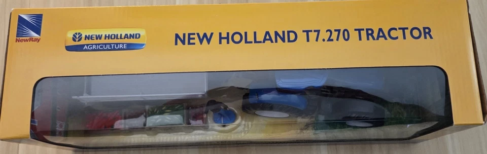 New Holland T7.270 Farm Tractor 4WD 1:32 Scale Plastic Model by New Ray-NIB - Image 4 of 4