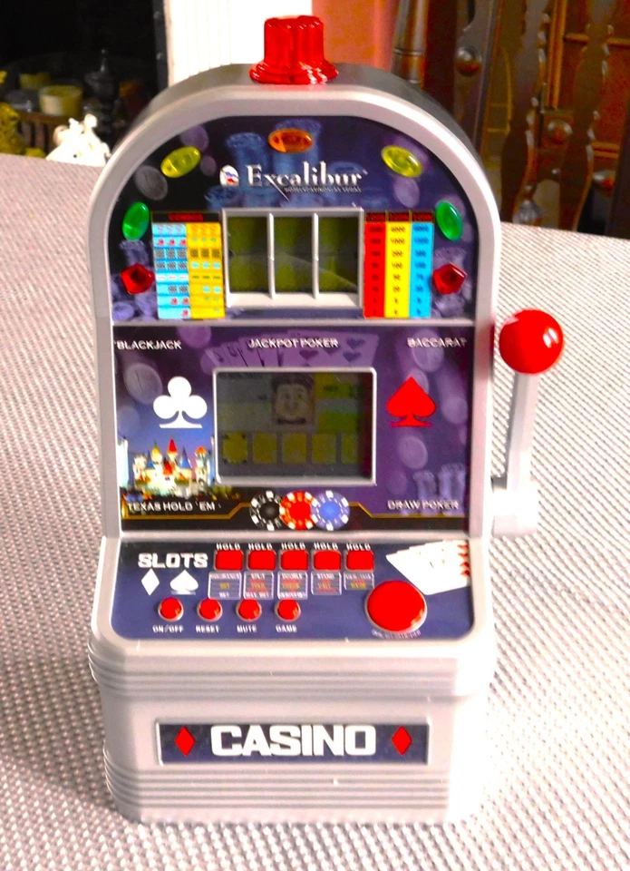 Máquina tragamonedas Excalibur Electronics 7 en 1 Ultimate Casino Talking con luces y murciélago Foto 2 de 4