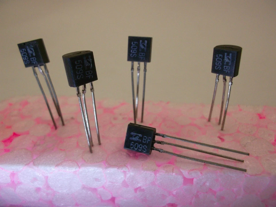 20 Stück / 20 pieces BF509S = BF914 PNP TRAN. 800MHz VHF-V 35V 30mA 0.30W NEW - Bild 3 von 4