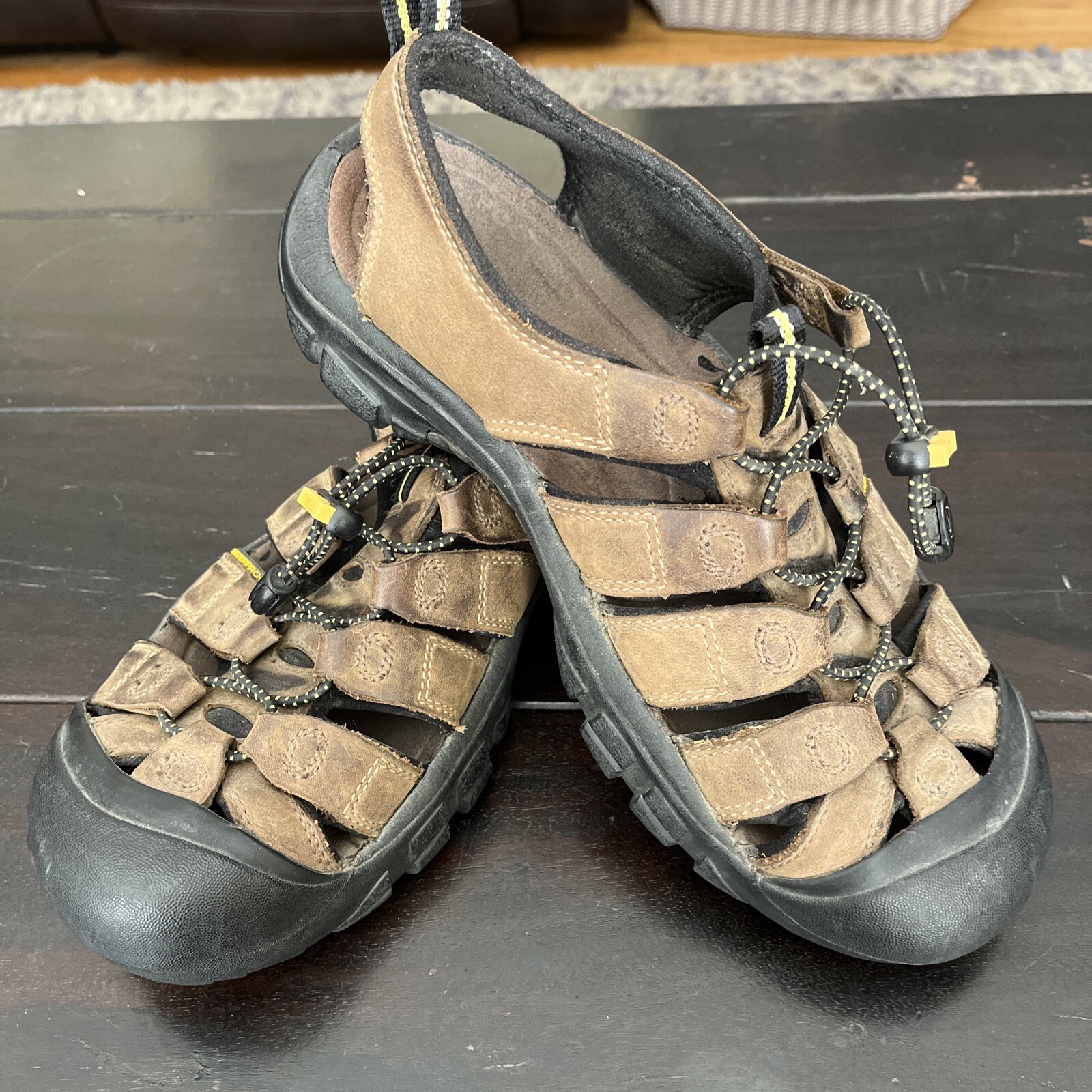 Sandali sportivi impermeabili da donna Keen taglia 9 marroni Newport pelle punta chiusa