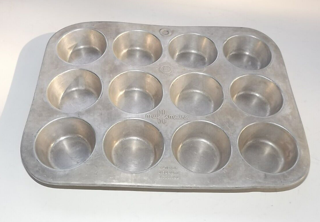 Muffinaire Muffin Cupcake Pan The Aire Ware Line Ohio, 13