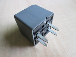 GM Delphi 15328864 8864 Automotive Relay 4-prong 12V #R21FC