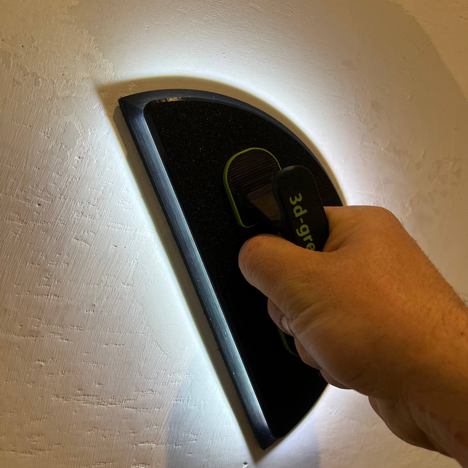 LED Wall Sanding Float / Hand Sander with Light FRACTRAZZ with LED Crescent 120